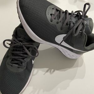 Excellent Condition Nike Athletic Running Shoes Size US8